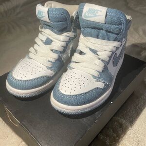 Jordan 1 Retro High OG (PS) Kids Denim Blue and White Sneakers